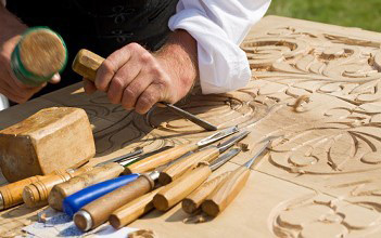 泡沫上的問題，還得木工噴漆消泡粉多多幫忙